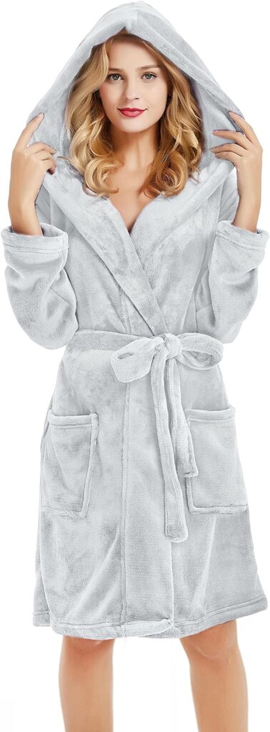 Women Hooded Fleece Robe, Short Plush Robes for Women With Hood Soft Warm Spa Bathrobe